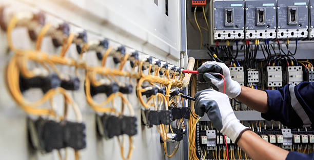 Professional Electrician technician working in Fox River Grove, IL